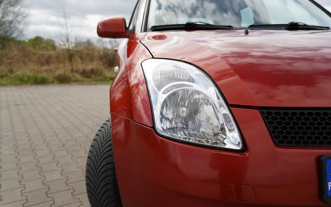 Suzuki Swift cena 14800 przebieg: 131000, rok produkcji 2007 z Jędrzejów małe 172